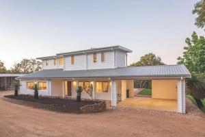 Φωτογραφία από το άλμπουμ του Stunning coastal home 5 bed amazing ocean views σε Dunsborough