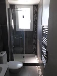 Kúpeľňa v ubytovaní Logement tout neuf avec piscine et bord de mer