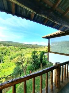 une vue depuis le balcon d'une maison dans l'établissement Quintinha d´Amélia, à Celorico de Basto