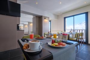 Options de petit-déjeuner proposées aux clients de l'établissement Hotel Caribou