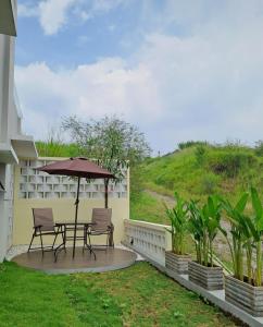 Zahrada ubytování Tabebuya Rumah Liburan Keluarga