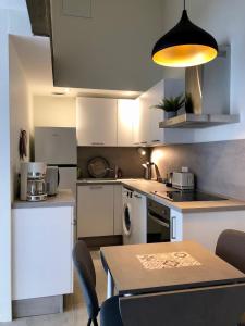 Η κουζίνα ή μικρή κουζίνα στο T2 en duplex & terrasse +11 φωτογραφίες
