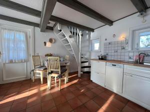 Kuchyň nebo kuchyňský kout v ubytování Kapitän Ahab im Haus Käpt'n Andresen