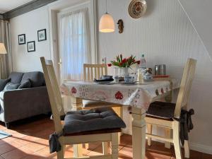 Posezení v ubytování Kapitän Ahab im Haus Käpt'n Andresen