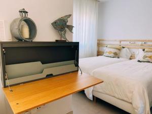 A bed or beds in a room at Meloneras Garden Suite