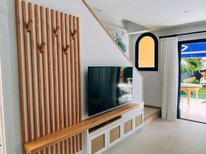A television and/or entertainment centre at Meloneras Garden Suite