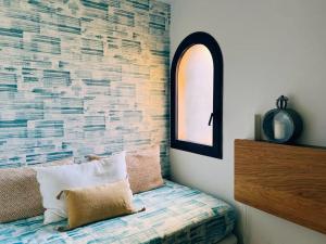 A bed or beds in a room at Meloneras Garden Suite