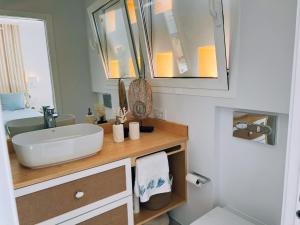 A bathroom at Meloneras Garden Suite