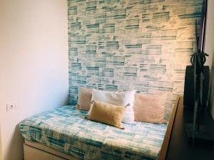 A bed or beds in a room at Meloneras Garden Suite