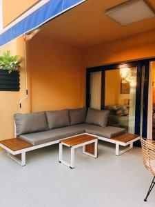 A seating area at Meloneras Garden Suite