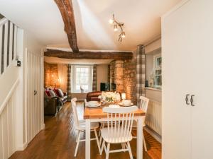 a kitchen and dining room with a table and chairs at Barton Cottage in Cheltenham +15 photos