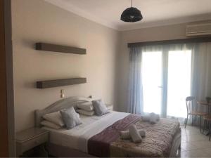 Ένα ή περισσότερα κρεβάτια σε δωμάτιο στο Poseidon Apartments 