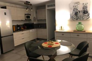 Dapur atau dapur kecil di T2 brand new with shared pool in Fréjus