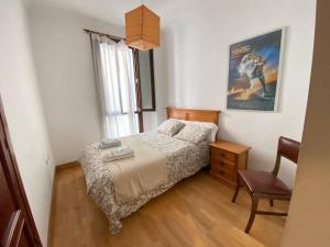Posteľ alebo postele v izbe v ubytovaní Dúplex centro, climatizado, garaje, piscina, WIFI