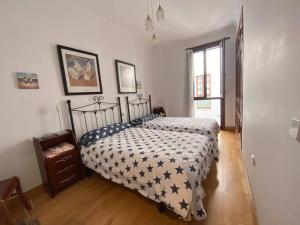 Posteľ alebo postele v izbe v ubytovaní Dúplex centro, climatizado, garaje, piscina, WIFI