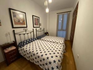 Posteľ alebo postele v izbe v ubytovaní Dúplex centro, climatizado, garaje, piscina, WIFI