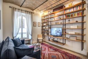 A seating area at PgrHome Borgo Vittorio