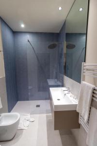 A bathroom at Pasubio Quattro BB
