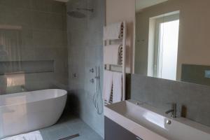 A bathroom at Pasubio Quattro BB