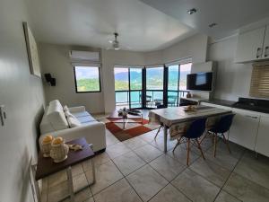 Kuchyň nebo kuchyňský kout v ubytování AP Alecrim Porto Real Resort Vista Magnifica SPA Marina Praia Privada 3 suítes