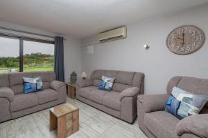 Uma área de estar em San Lameer Villa 10401 - 1 Bedroom Classic - 2 pax - San Lameer Rental Agency