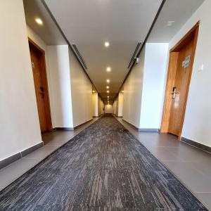 a long hallway with a carpet in a building at SPAR Furnished Hotel in Al Hofuf