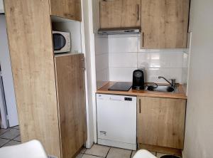 Kuchyňa alebo kuchynka v ubytovaní Résidence Graziella Studio 503