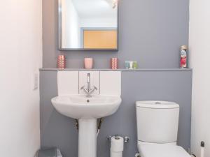 a bathroom with a sink and a toilet and a mirror at Pass the Keys Nottingham City Centre One Bed Apartment in Nottingham
