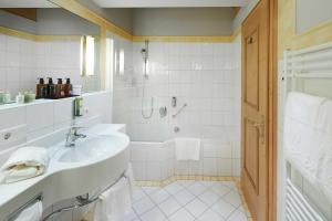 A bathroom at Adler Inn Tyrol Mountain Resort SUPERIOR