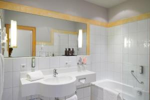 A bathroom at Adler Inn Tyrol Mountain Resort SUPERIOR