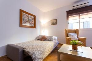 Posteľ alebo postele v izbe v ubytovaní Large Suite Tracatrá Sevilla