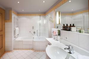 A bathroom at Adler Inn Tyrol Mountain Resort SUPERIOR