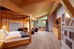 A bed or beds in a room at Adler Inn Tyrol Mountain Resort SUPERIOR