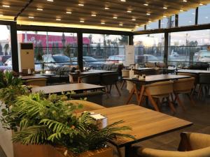 Restaurace v ubytování Isnova Hotel Airport