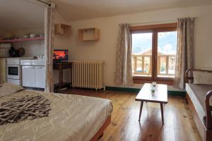 Kuchyň nebo kuchyňský kout v ubytování Gîte CROCUS - 2 personnes - "Les Gites du Chalet" à Autrans