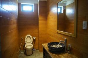 Koupelna v ubytování Hoang Y Homestay