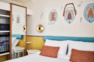 Postel nebo postele na pokoji v ubytování Turtle's Inn Hotel