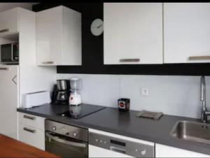 Kuchyň nebo kuchyňský kout v ubytování Villa Jalna Zamana 2 chambres piscine privée jardin