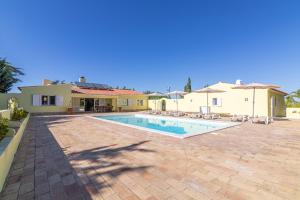 a house with a swimming pool in a yard at Casa Dean by Algarve Golden Properties in Lagos