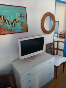 TV a/nebo společenská místnost v ubytování relax e atmosfera di mare