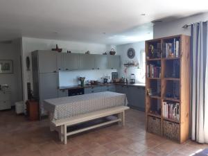 Η κουζίνα ή μικρή κουζίνα στο Armen +12 φωτογραφίες