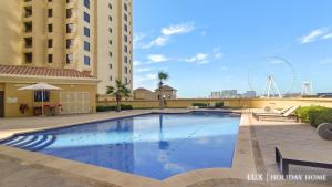 Πισίνα στο ή κοντά στο LUX The JBR BlueWaters View Suite 2