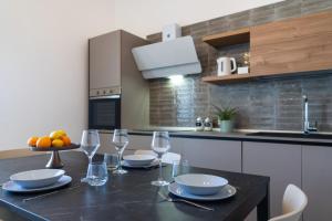 A kitchen or kitchenette at Ortigia Superior Sea View Apartment near Duomo