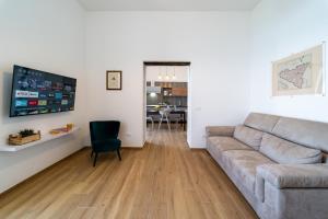 A seating area at Ortigia Superior Sea View Apartment near Duomo