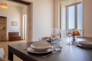 Ortigia Superior Sea View Apartment near Duomo italokat is kínál