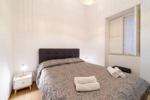 A bed or beds in a room at Ortigia Superior Sea View Apartment near Duomo