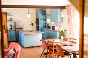 Kuchyň nebo kuchyňský kout v ubytování Best Place Ever - cozy house with amazing sea view