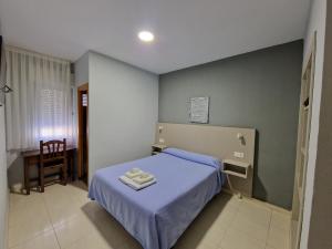 A bed or beds in a room at Hostal Soto