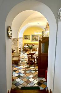 a hallway with a table and chairs in a house at Il Duca Degli Abruzzi in Pescasseroli