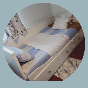 Кровать или кровати в номере Belle chambre dans un quartier calme
